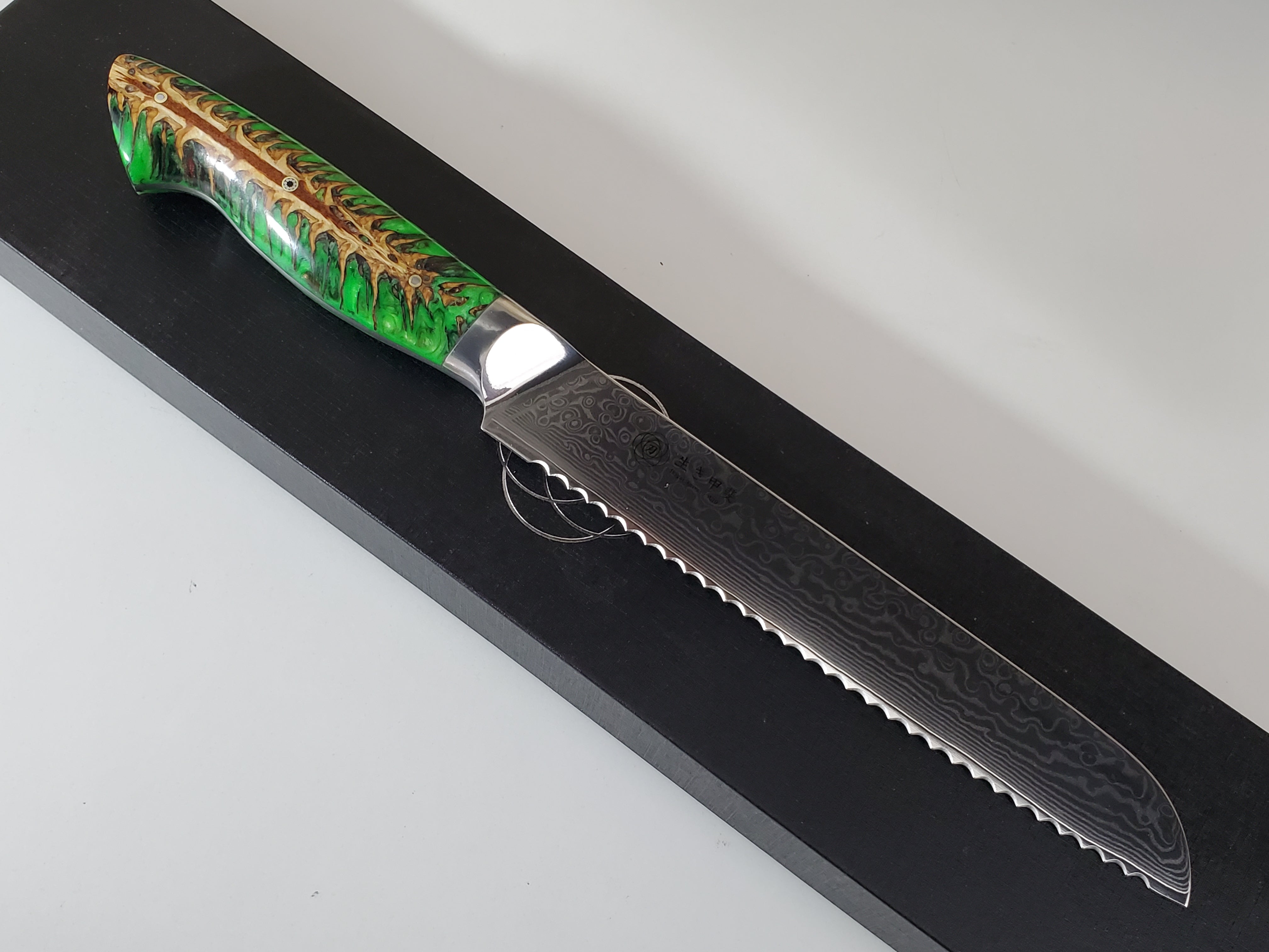 VG10 Damascus Bread knife - 8"